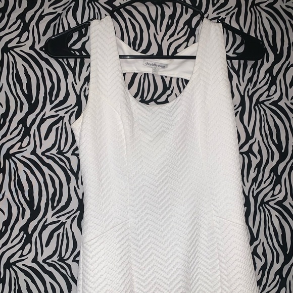 White dress - Picture 2 of 4